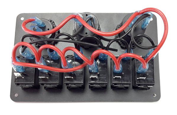 Панель управління на 6-ти клавішею (ON/OF), 2 USB 1А та 2А, вольтметр, гніздо 12 Вольт. З підсвічуванням