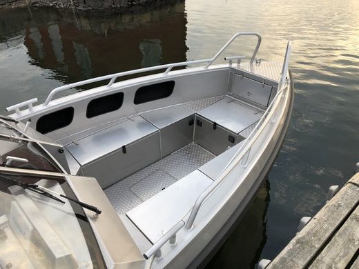 Катер UMS TUNA 805 DC