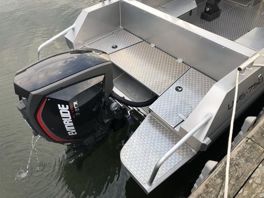 Катер UMS TUNA 805 DC