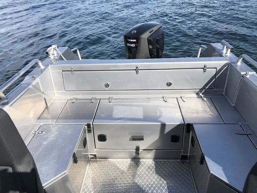 Катер UMS TUNA 805 DC