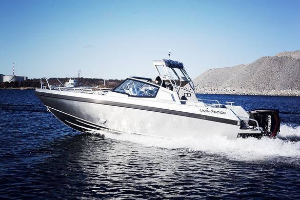 Катер UMS TUNA 805 DC